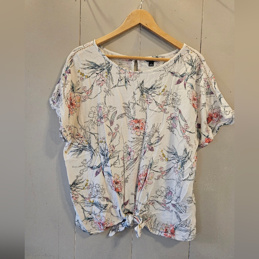 Textured Floral Summer Top By Buffalo